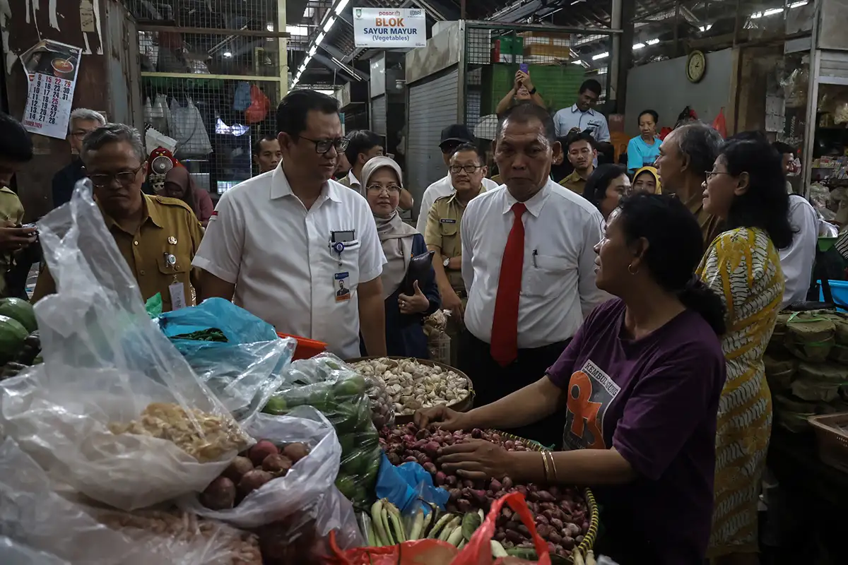 Wali Kota Solo Bersama TPID Cek Stok & Harga Pangan di Pasar Gede Jelang Nataru