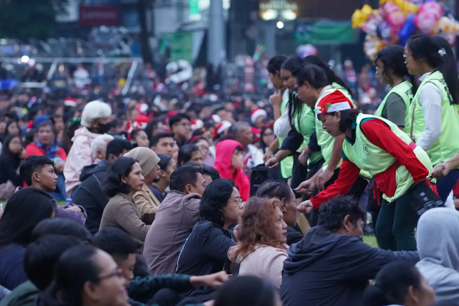 Tradisi Rutin, Ribuan Umat Kristiani Ibadah Natal Bersama di Alun-alun Salatiga