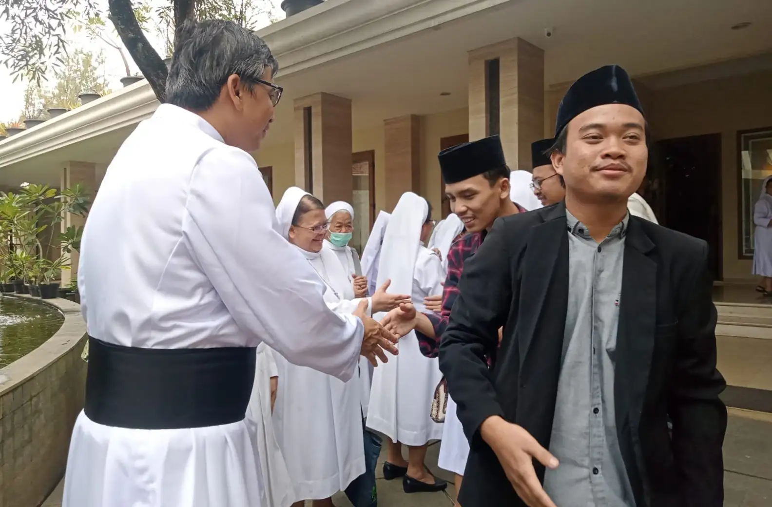 Momen Toleransi, Warga Muslim Ikut Open House Natal di Keuskupan Agung Semarang