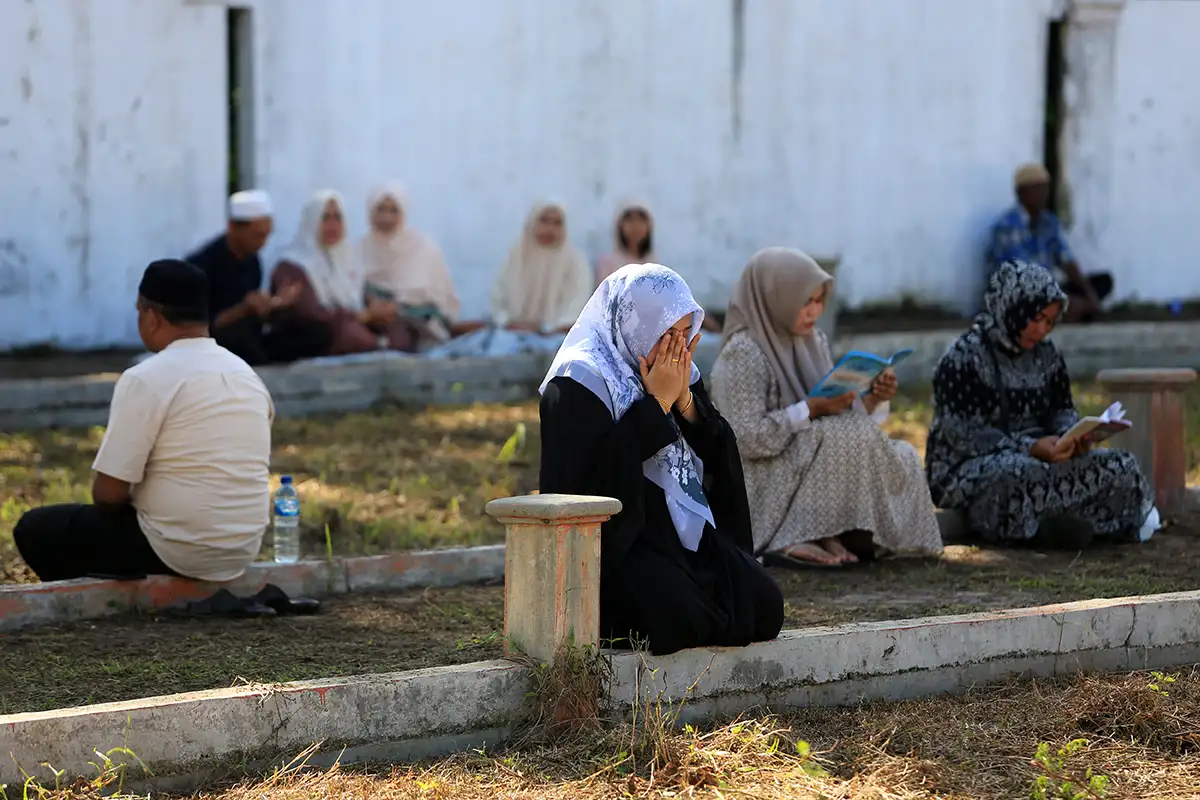 20 Tahun Bencana Tsunami, Warga Aceh Barat Ziarah di Kuburan Massal