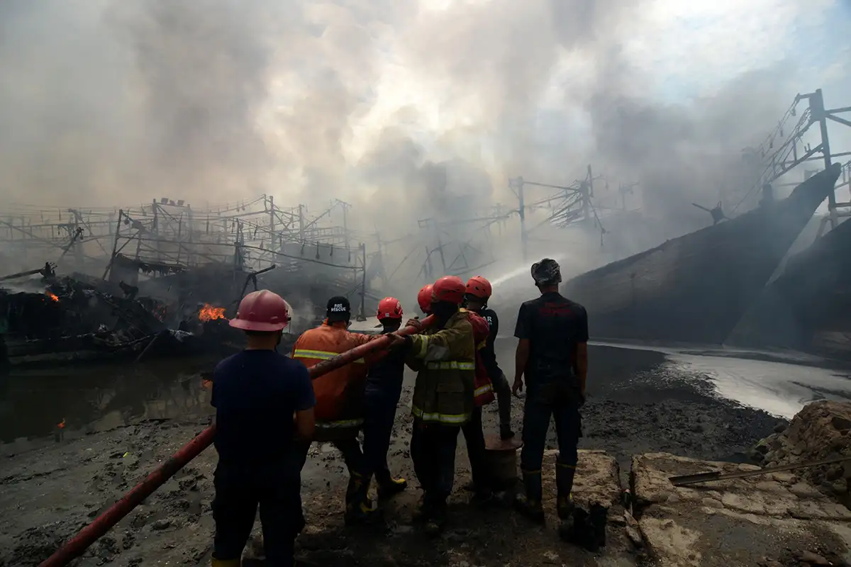 Kebakaran di Pelabuhan Kota Tegal Meluas, Ini Pemicunya!