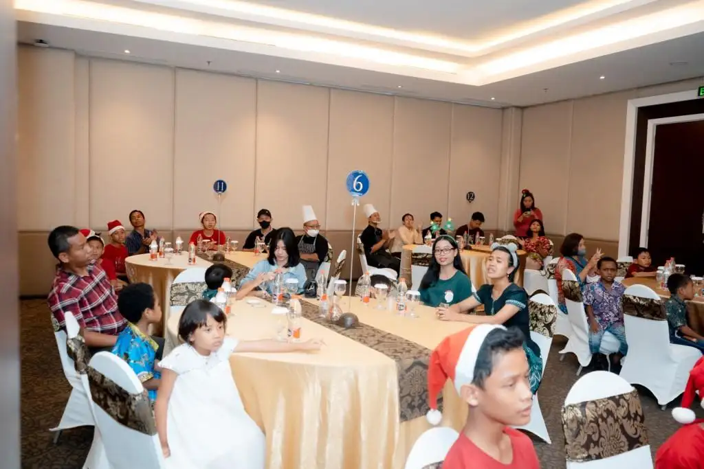 Natal Lebih Bermakna, Grand Mercure Solo Baru Ajak Panti Asuhan Bersukacita
