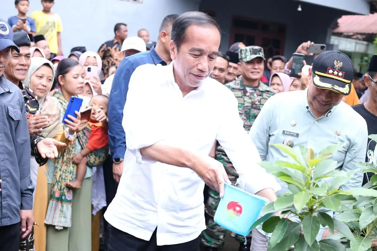 Kunjungi Desa Peron Kabupaten Kendal, Jokowi Kagum Produk Alpukat dan Gula Aren