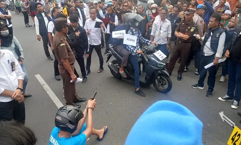 Rekonstruksi Penembakan Siswa SMK Semarang: Warga Soraki Aipda Robig