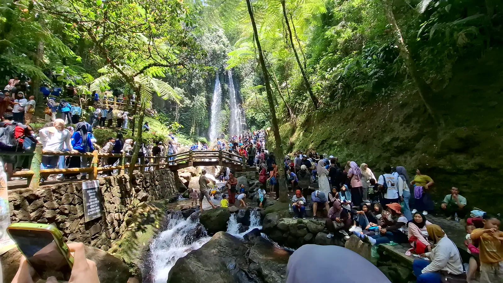 Libur Tahun Baru, Wisatawan di Jumog dan Telaga Madirda Karanganyar Membeludak