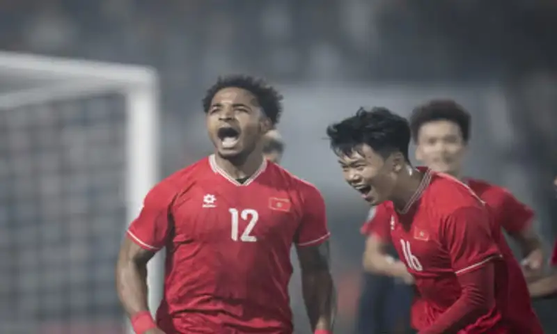 Brace Nguyen Xuan Son Antar Vietnam Taklukkan Thailand di Final Leg Pertama AFF