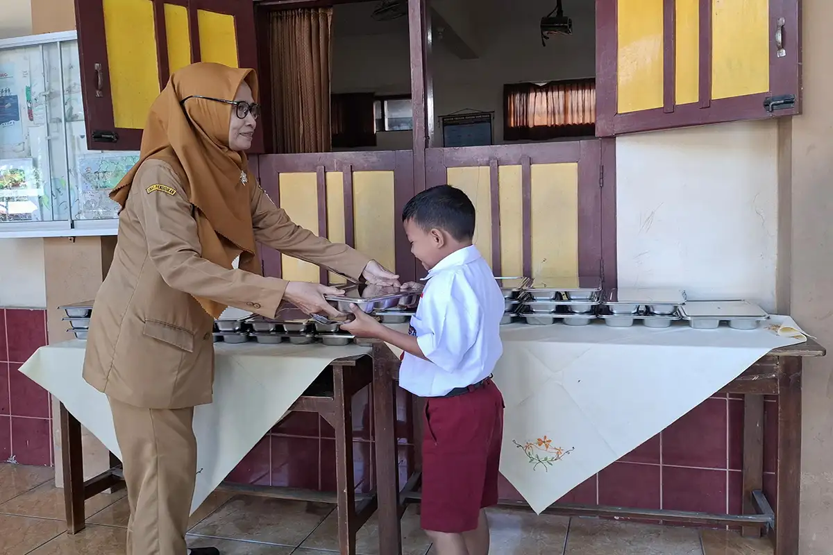 Hari Pertama Pelaksanaan Program MBG bagi Siswa di Colomadu Karanganyar