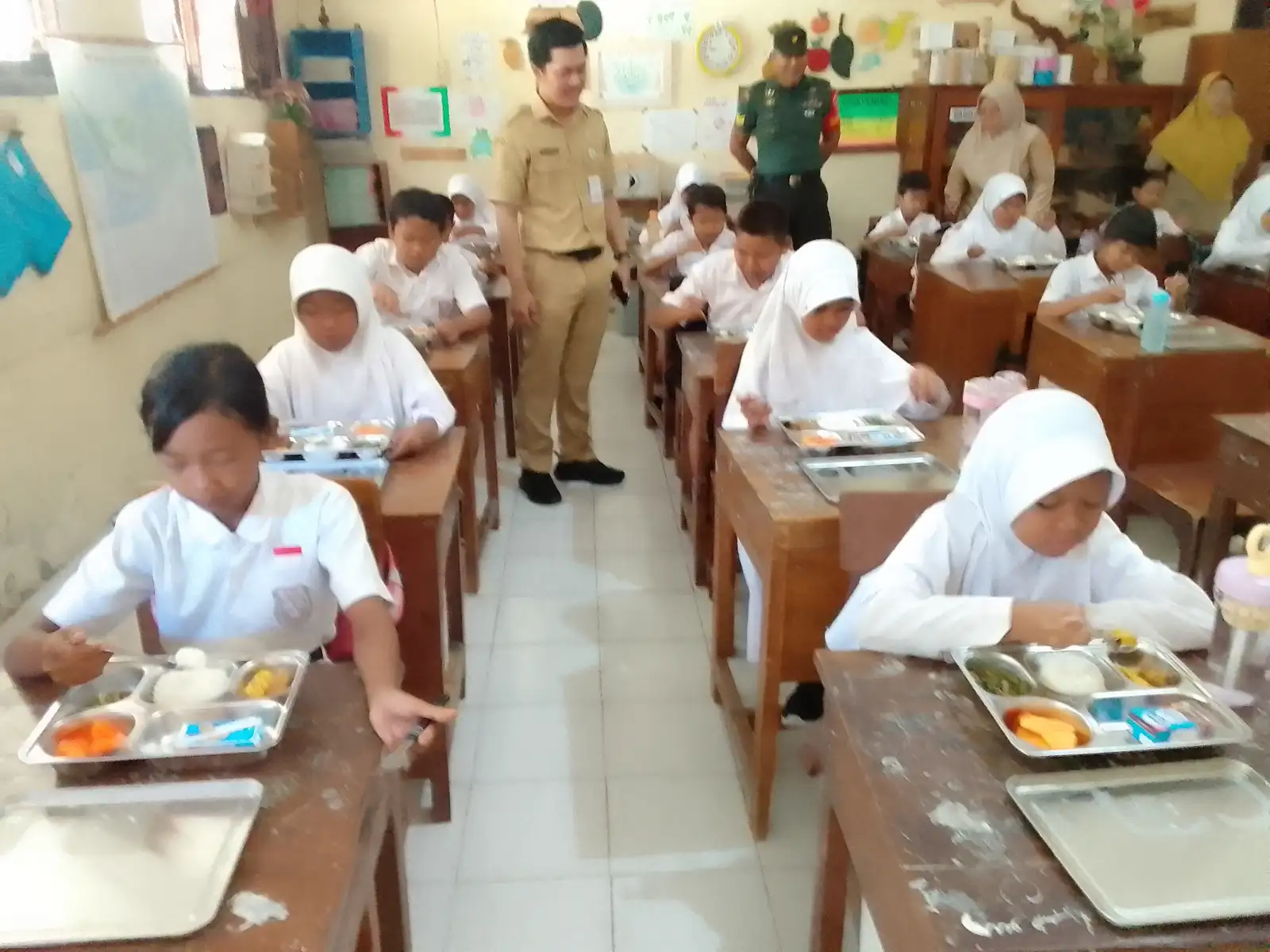 Tak Semua Anak Dapat Susu di Menu Makan Bergizi Gratis, Ini Alasannya