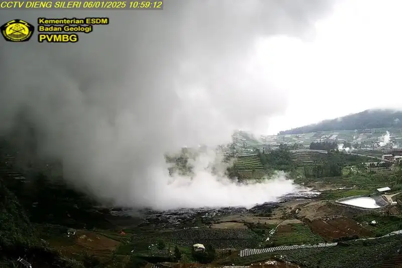 Kawah Sileri Dieng Semburkan Lumpur Sejauh 40 Meter