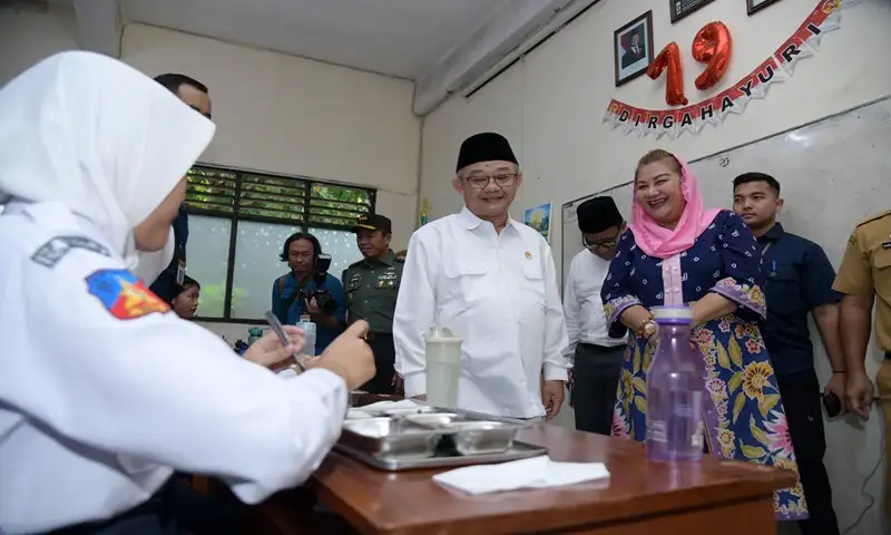 Mendikdasmen Puji Program Makan Bergizi Gratis di Kota Semarang