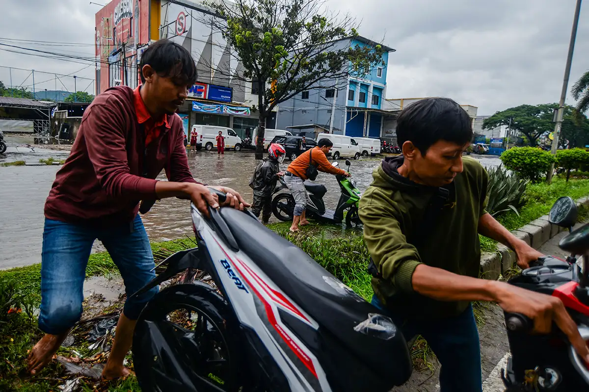 Banjir Rendam Permukiman dan Jalan di Cilegon, Aktivitas Warga Terganggu