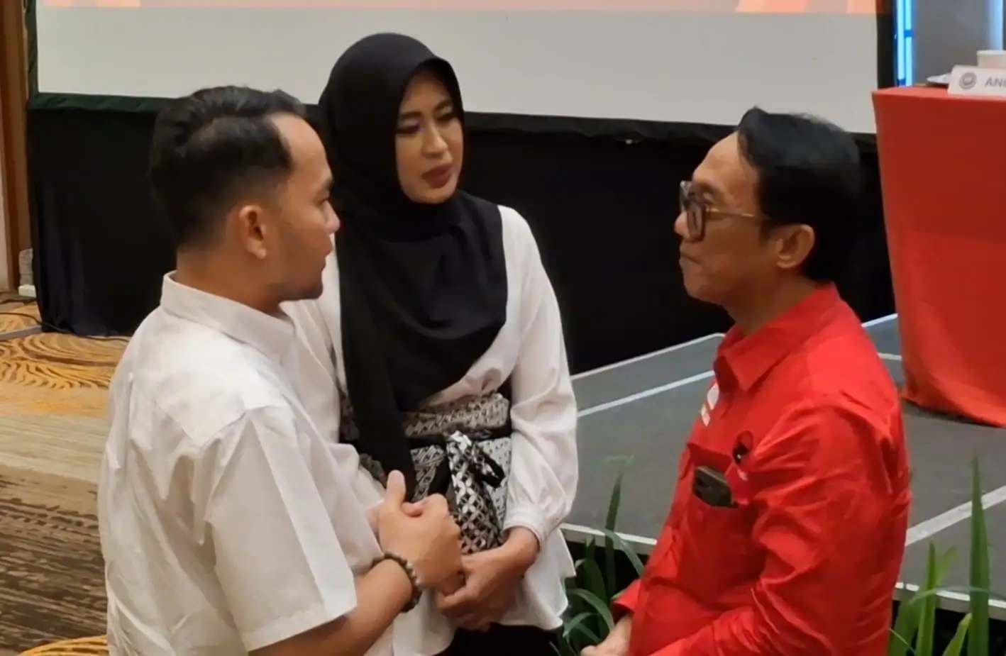 Sendiri, Gage Hadiri Penetapan Respati-Astrid Jadi Cawali-Cawawali Solo Terpilih