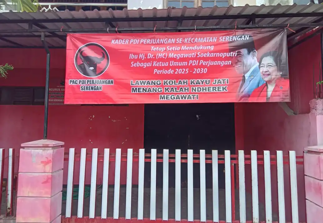Dukung Megawati Tetap Ketua Umum, Ranting PDIP Solo Ramai-Ramai Pasang Spanduk