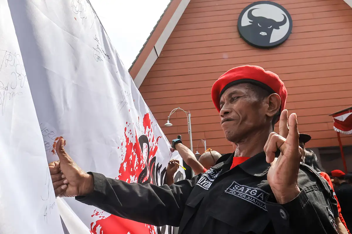 Aksi Cap Jempol Darah Ribuan Kader PDIP Solo, Dukung Megawati Jadi Ketum