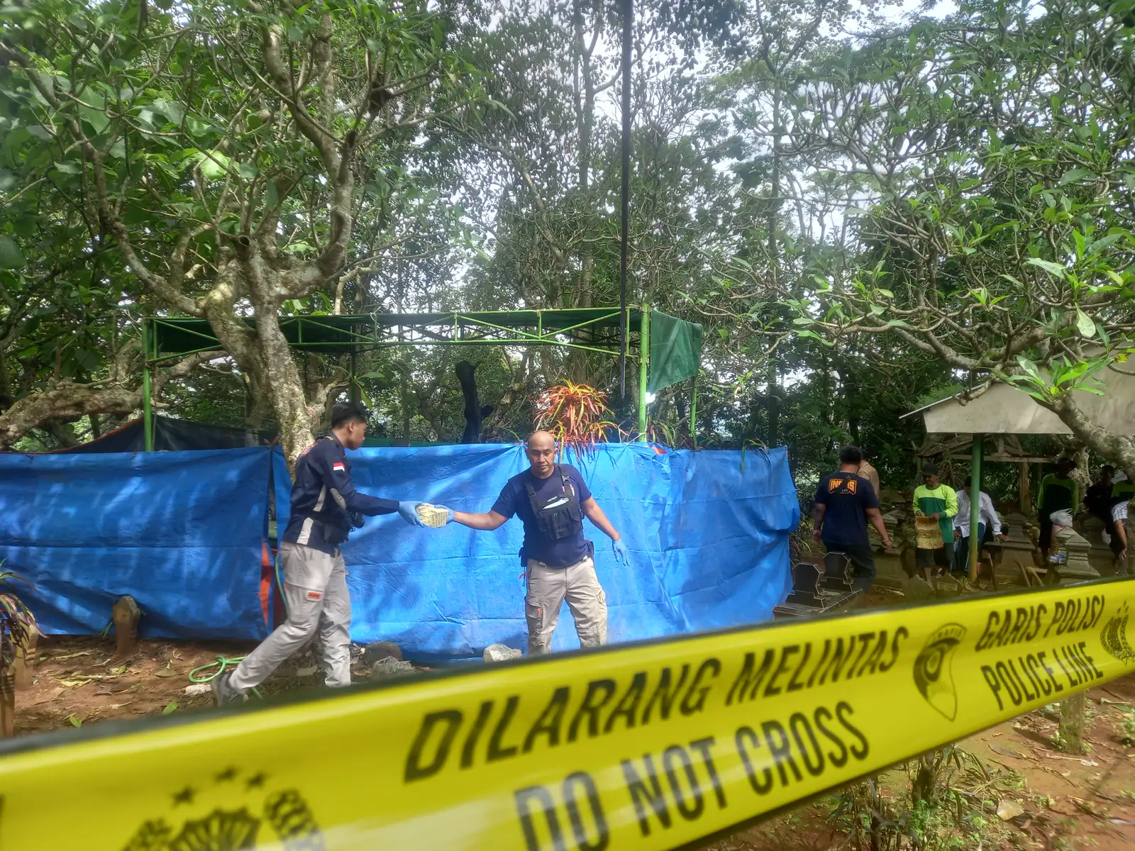 Polda Jateng Bawa Organ Tubuh Warga Mijen Semarang dalam Ekshumasi