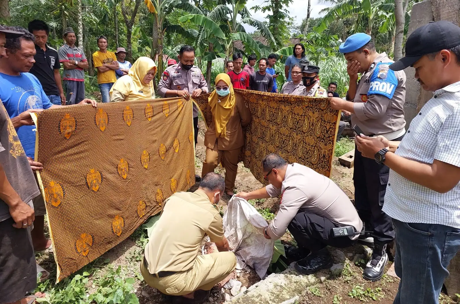 Penemuan Jasad Klaten: Dikubur di Kebun Warga, Bayi Dibungkus Jilbab Putih