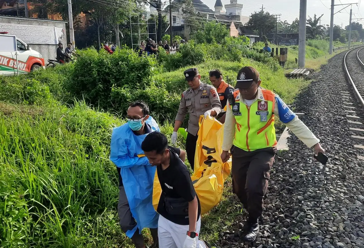 Pria Lansia Meninggal Tertabrak KA saat Seberangi Perlintasan Prambanan Klaten