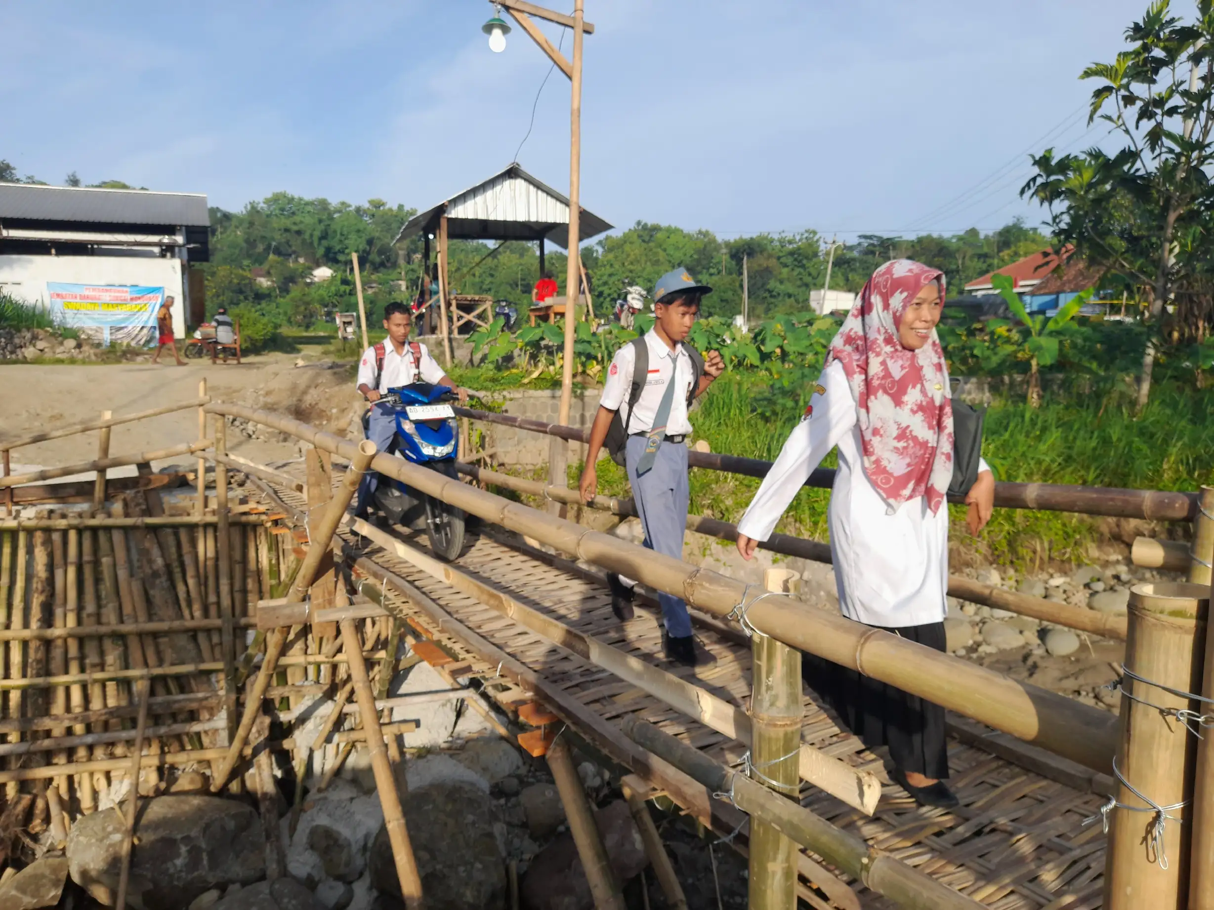 1.000 Orang Melintas di Jembatan Darurat Jateng-Jatim di Sragen Setiap Hari