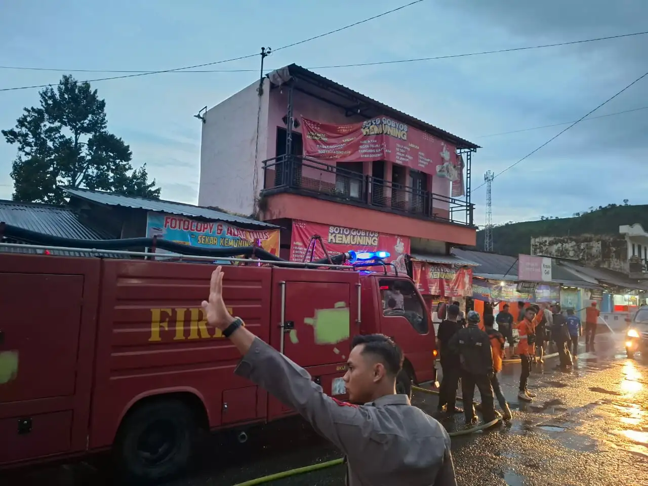 Warung Soto Gobyos di Kemuning Karanganyar Terbakar, Satu Ruko Ludes