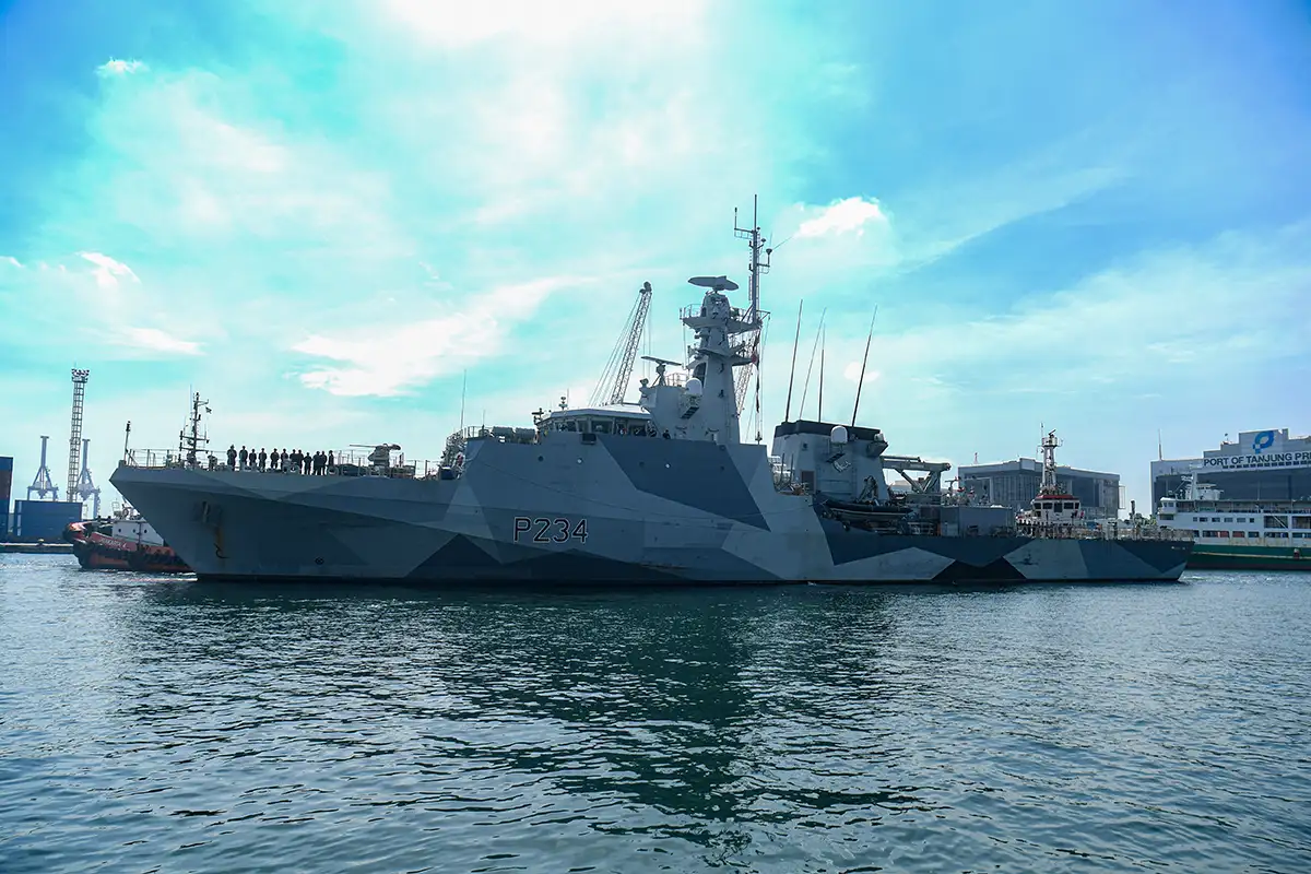 Kunjungi Indonesia, Kapal AL Kerajaan Inggris Sandar di Tanjung Priok