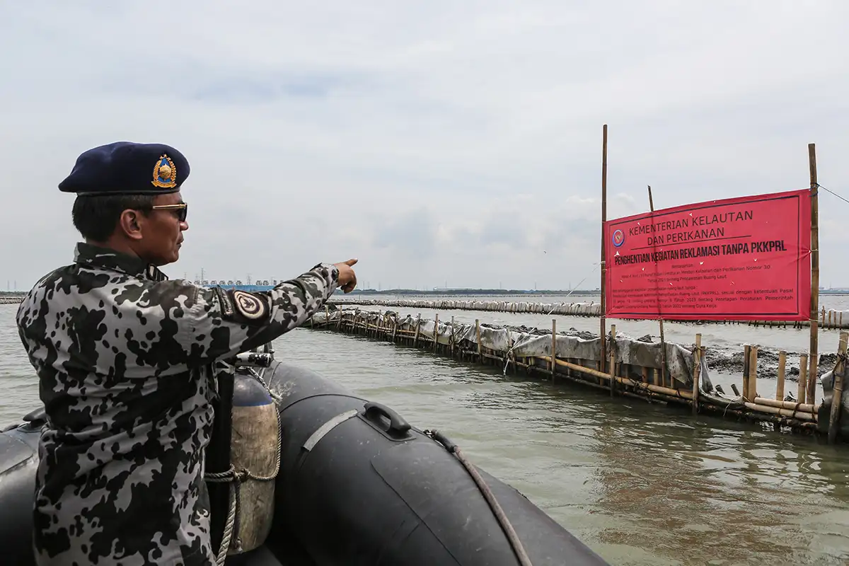 PSDKP Segel Pagar Laut di Perairan Bekasi Tak Miliki Izin PKKPRL