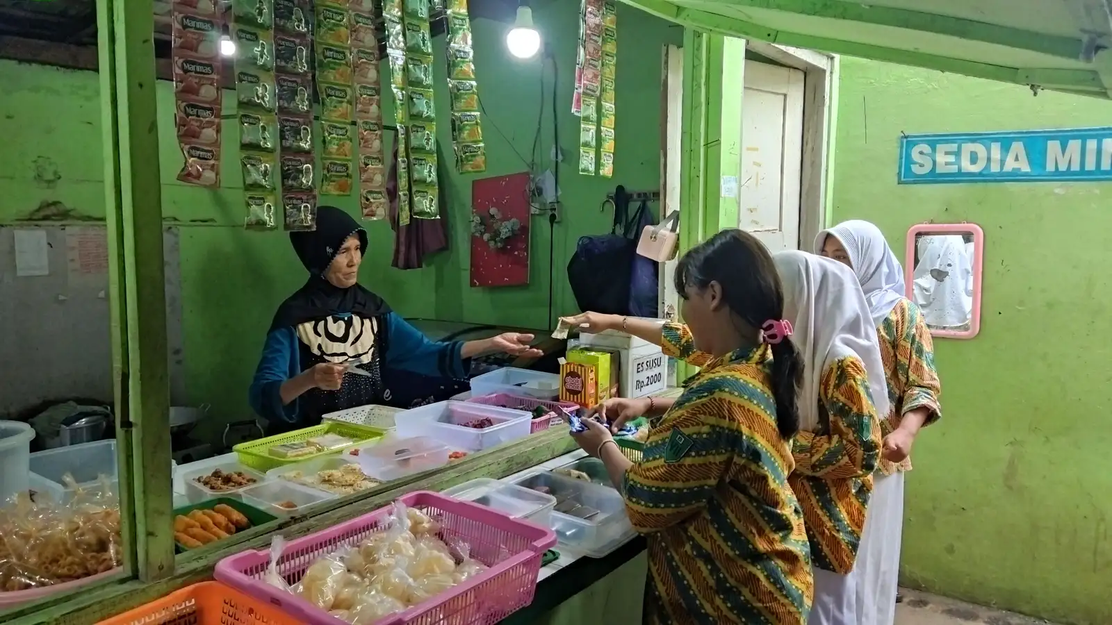 Curhat Pengelola Kantin Sekolah di Jebres Solo, Penjualan Turun sejak Ada MBG