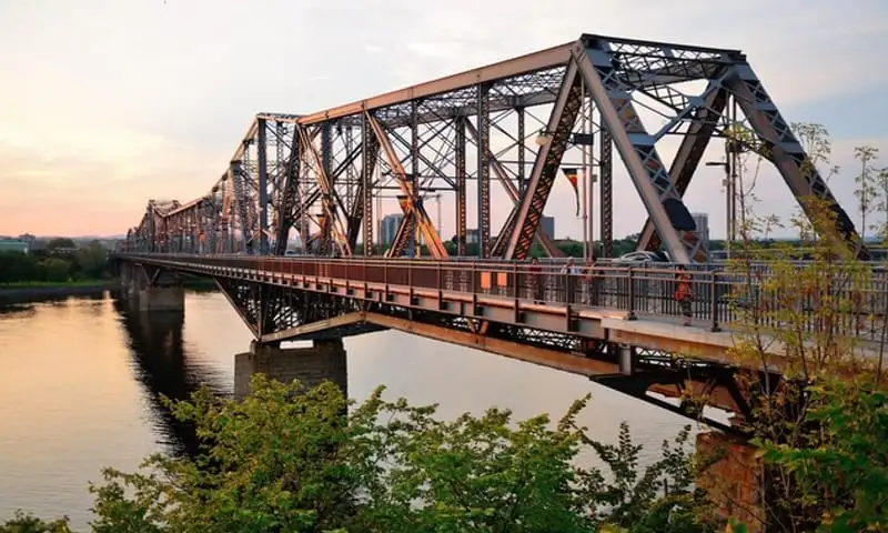 Cari Mahasiswi yang Loncat dari Jembatan Jurug, Tim SAR Sisir Bengawan Solo