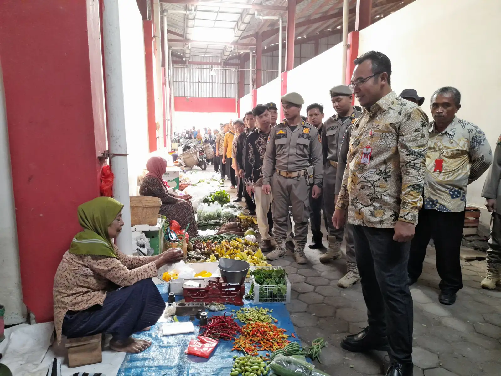 Cek Stok Sembako, Bupati Sragen Sidak Sejumlah Pasar Tradisional Pagi Ini