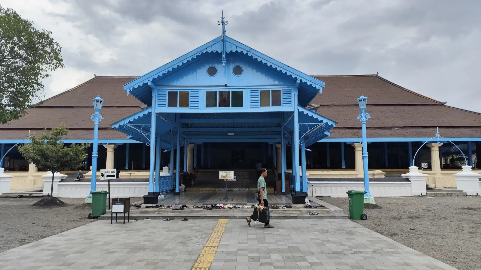 Diluncurkan Minggu, Masjid Agung Solo bakal Punya Suvenir Sarung Bermotif Batik