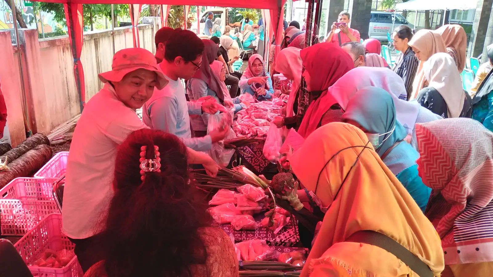 Harga Lebih Murah, Warga Rela Antre di Pasar Rakyat GPM Kantor Pemkab Boyolali