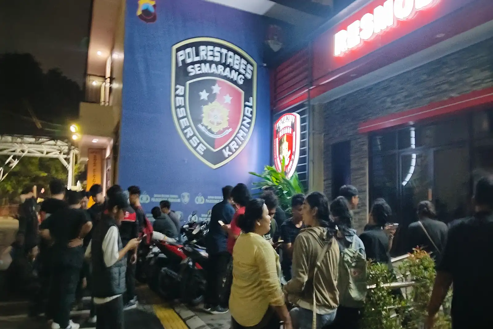 Mahasiswa Demo di Polrestabes Semarang, Tuntut Pembebasan 2 Rekan yang Ditahan