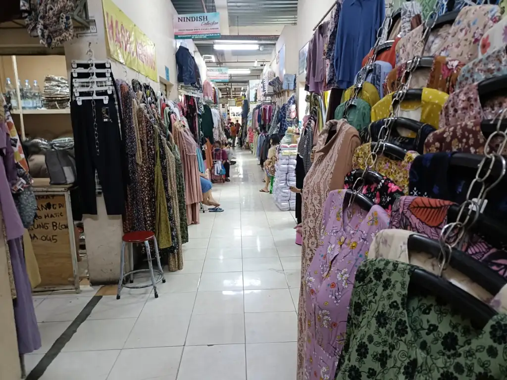 Jelang Lebaran, Pasar Klewer Solo Masih Terlihat Lengang