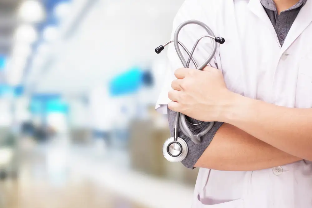 Kemenkes Wacana Dokter Umum di Daerah 3T Diajari Operasi Caesar, DPR Minta Ini