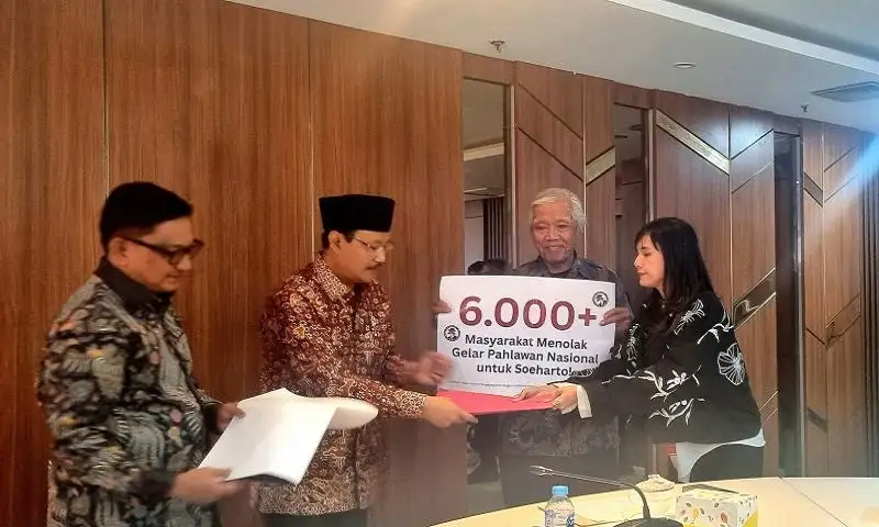 Massa Demo Tolak Gelar Pahlawan Soeharto, Begini Respons Mensos