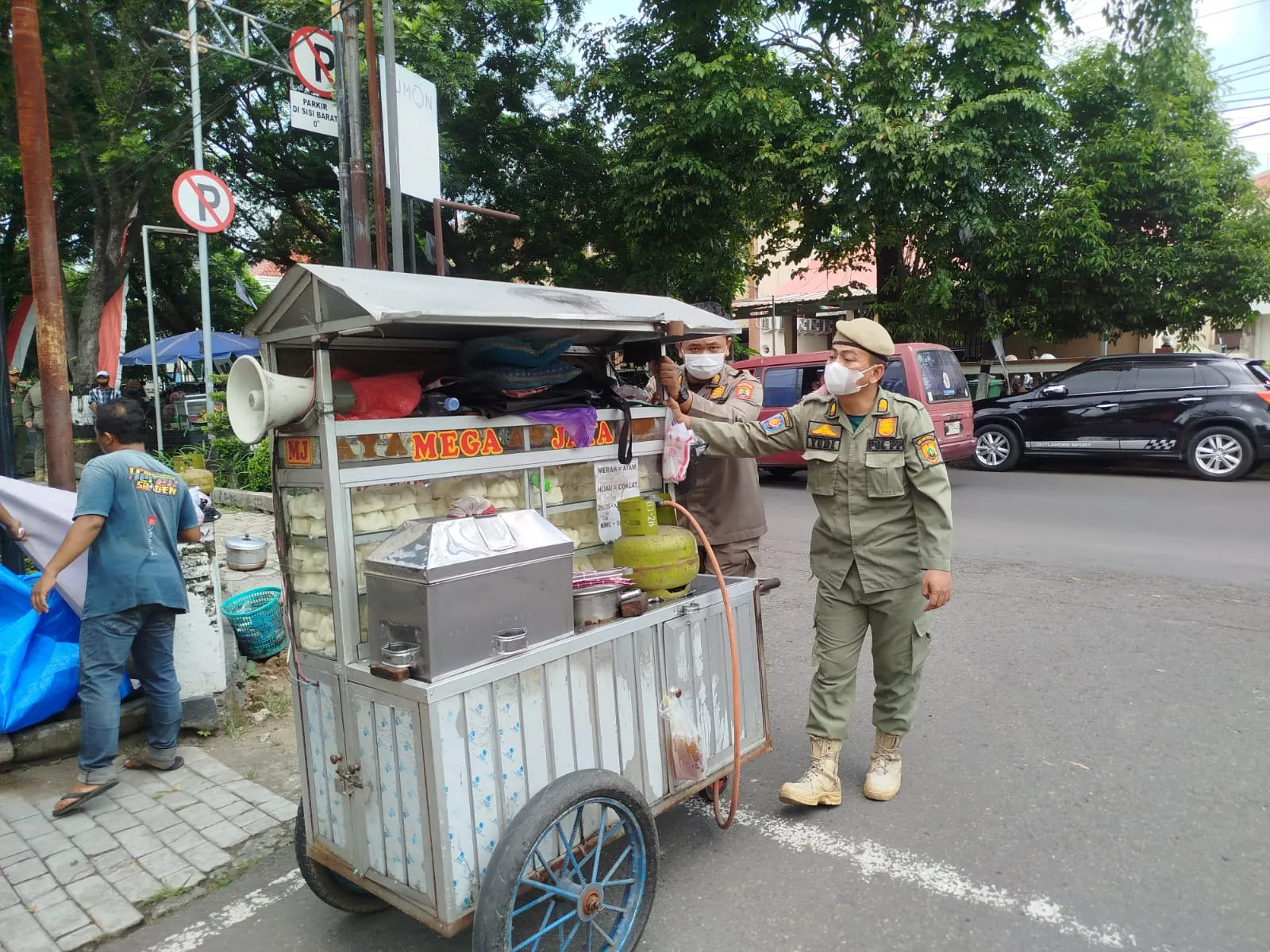 Langgar Aturan, 5 PKL di Sragen Ditindak dan Lainnya Disosialisasi