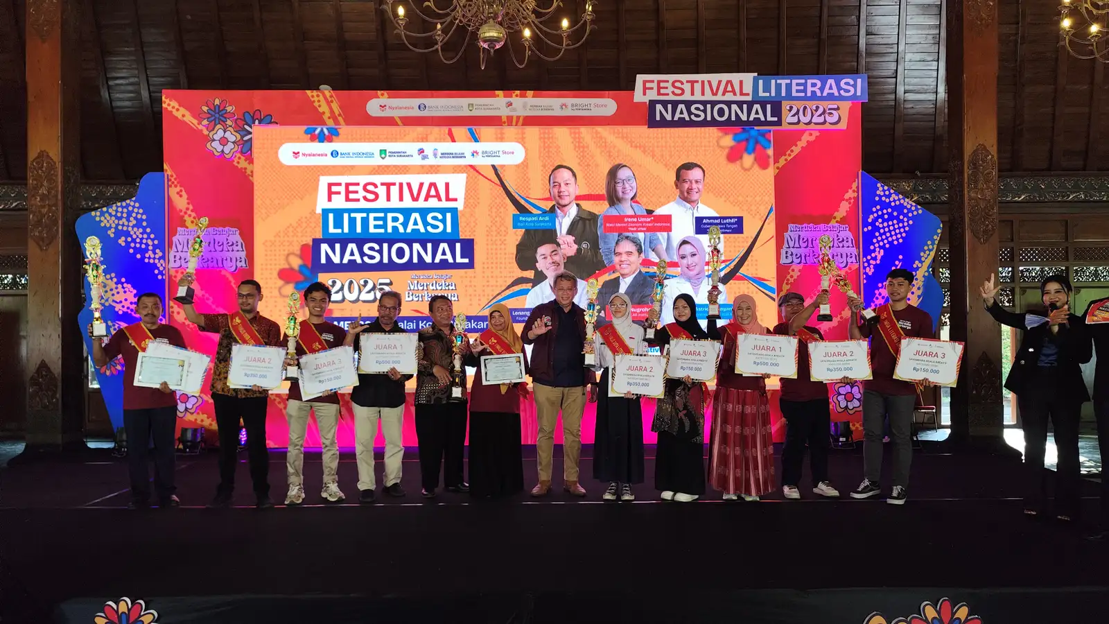 Nyalanesia Beri Penghargaan pada 73 Insan Literasi Berprestasi di FLN 2025 Solo