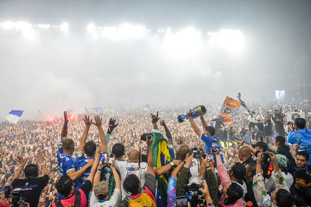 Momen Selebrasi Tim Persib Bandung & Bobotoh Rayakan Gelar Juara Liga 1 di GBLA