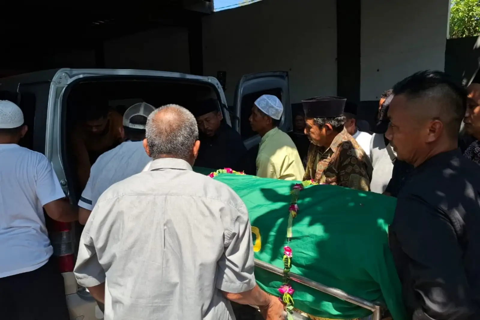 Wakil DPRD Ngawi Jadi Korban Kecelakaan, Rumah Duka Dibanjiri Peziarah
