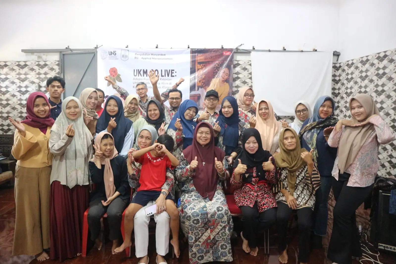 UMKM Batik Warna Alam di Klaten Belajar Cara Jualan Live di TikTok