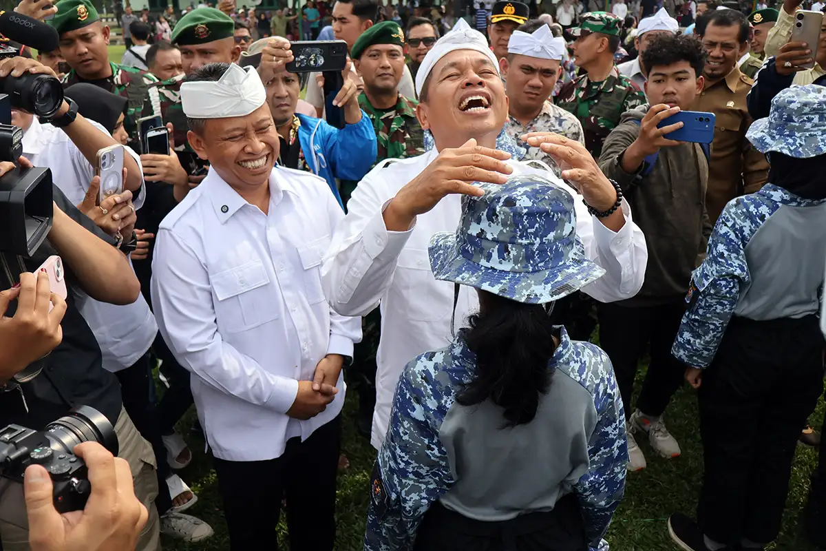 KDM Lepas 98 Peserta Program Pembinaan Karakter di Barak Militer Depok
