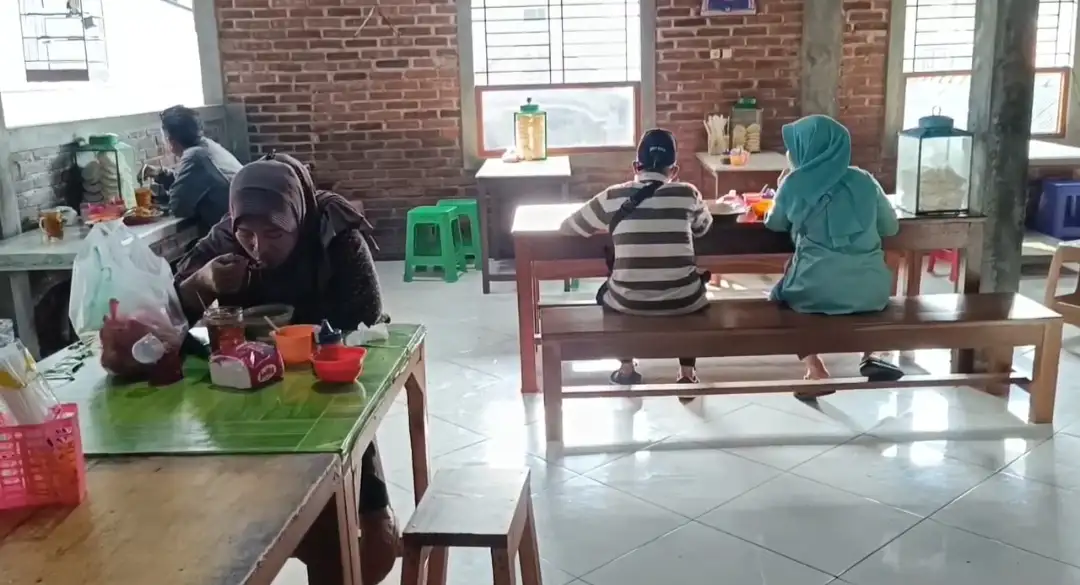 Soto Nyelempit Bu Mulyadi Ambarawa Laris Manis Meski Ada di Gang Sempit