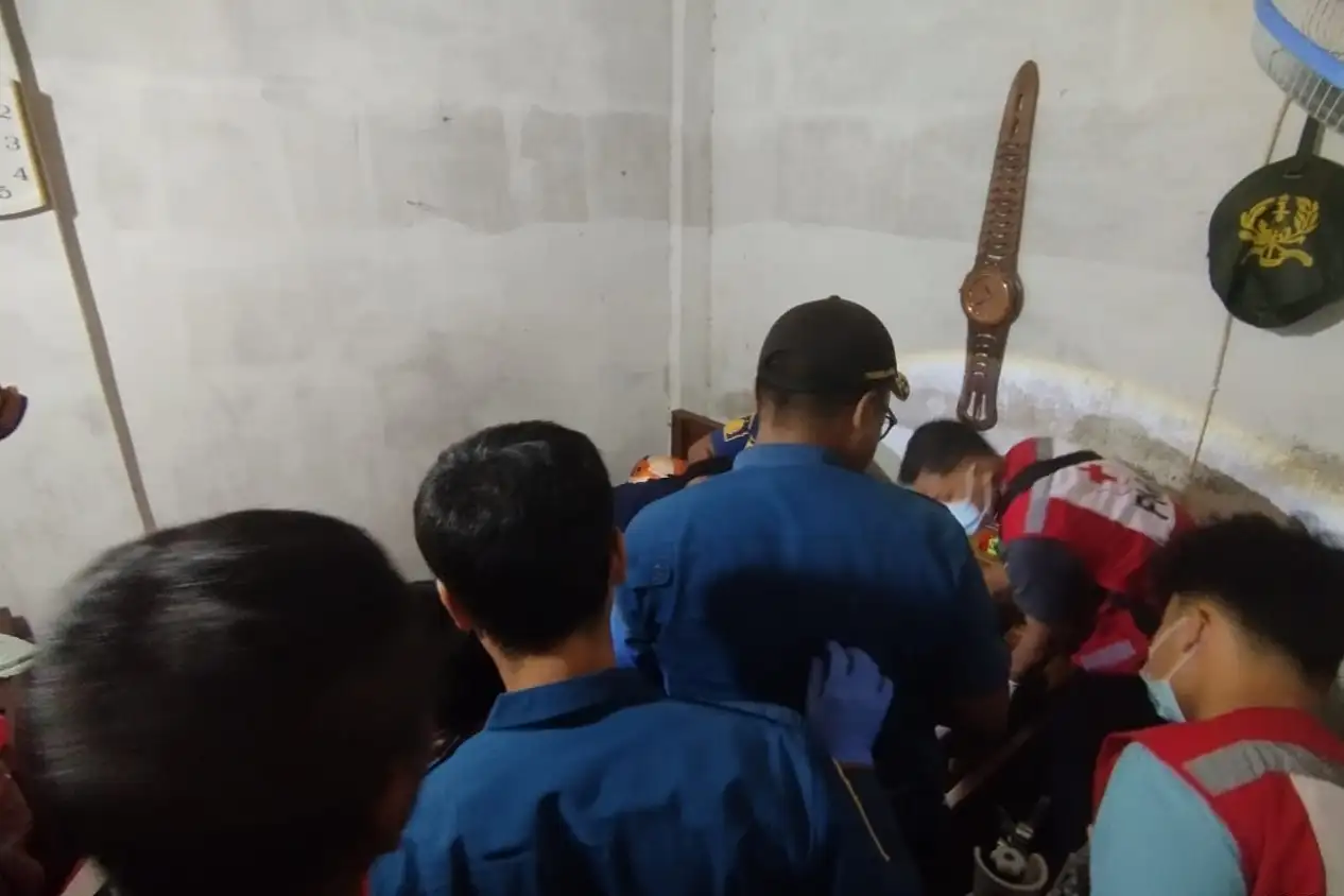 Asyik Main Ponsel, Pinggul Pemuda Polanharjo Klaten Tertancap Per Spring Bed