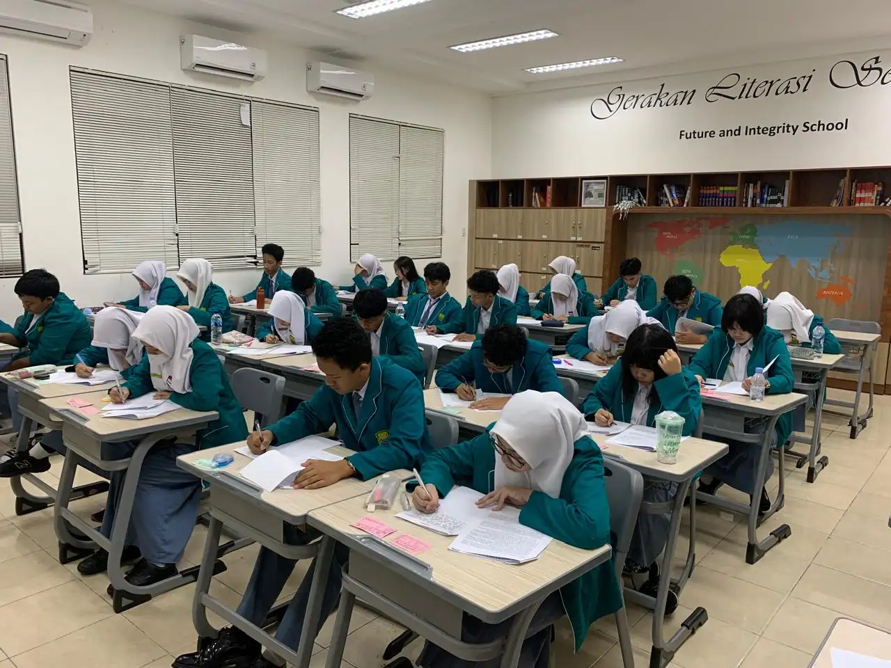 Ujian Akhir Tahun di SMA Batik 1 Surakarta Lancar, Kasek Apresiasi Guru & Siswa