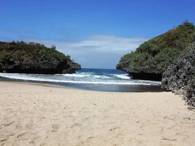 Wisata Pantai Gunungkidul: Hidden Gem yang Lebih Seru Dieksplor Motoran