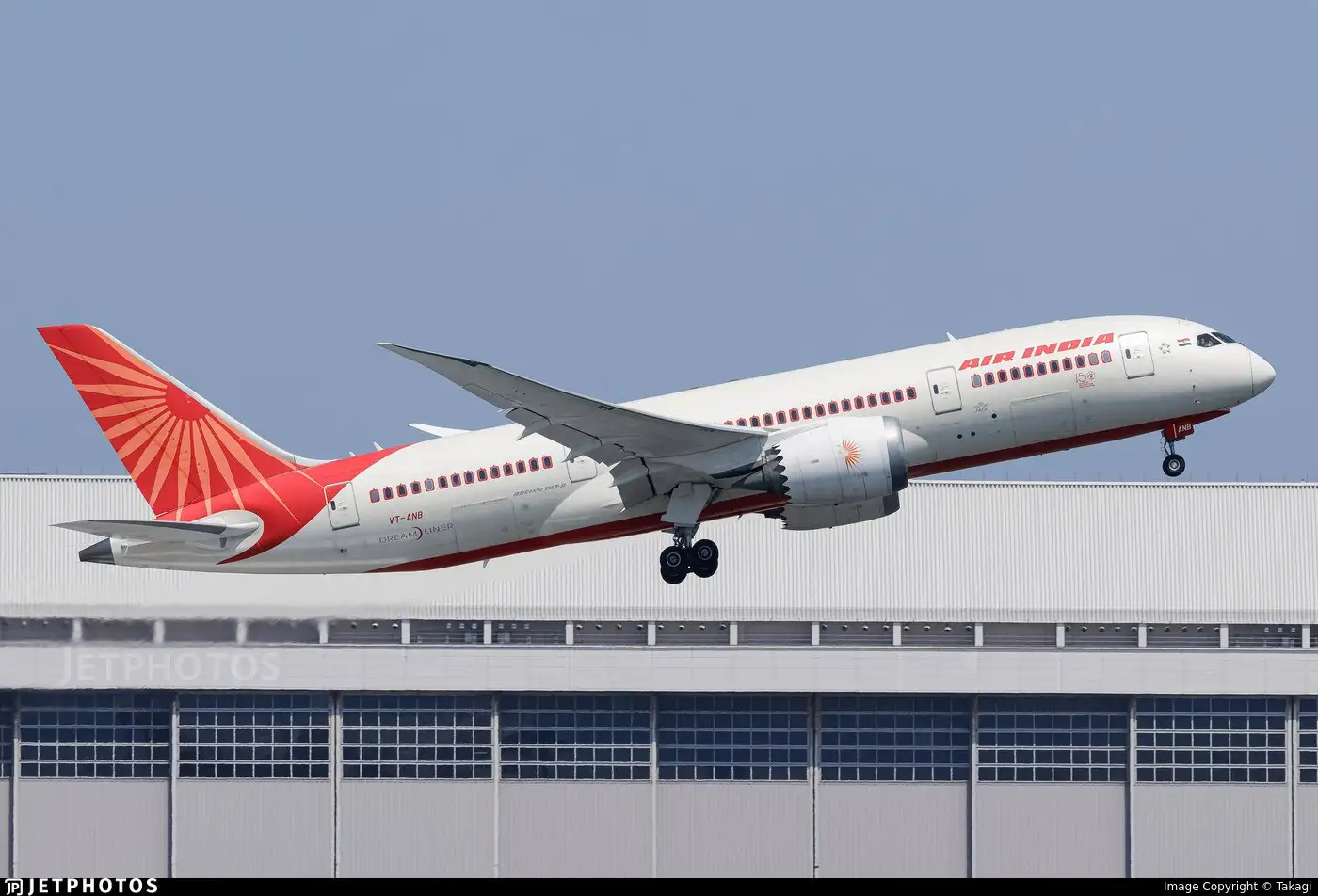 Kronologi Pesawat Air India Jatuh dan Meledak setelah Lepas Landas