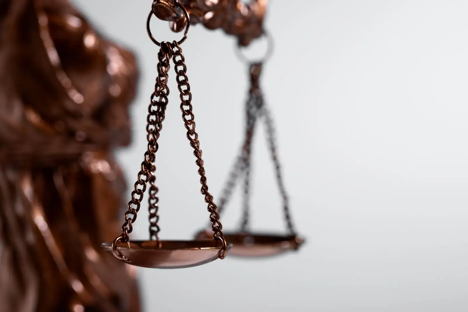 Mengkhawatirkan Supremasi Hukum