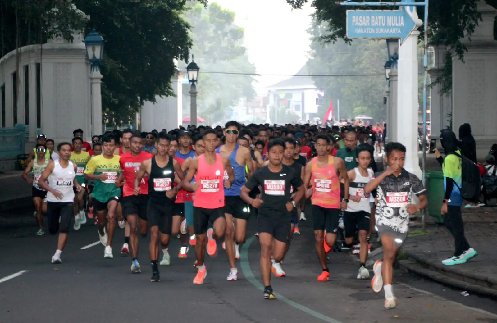 Ada Penyanyi Once Mekel, Ribuan Pelari Ramaikan Soekarno Run SOC 2025 di Solo