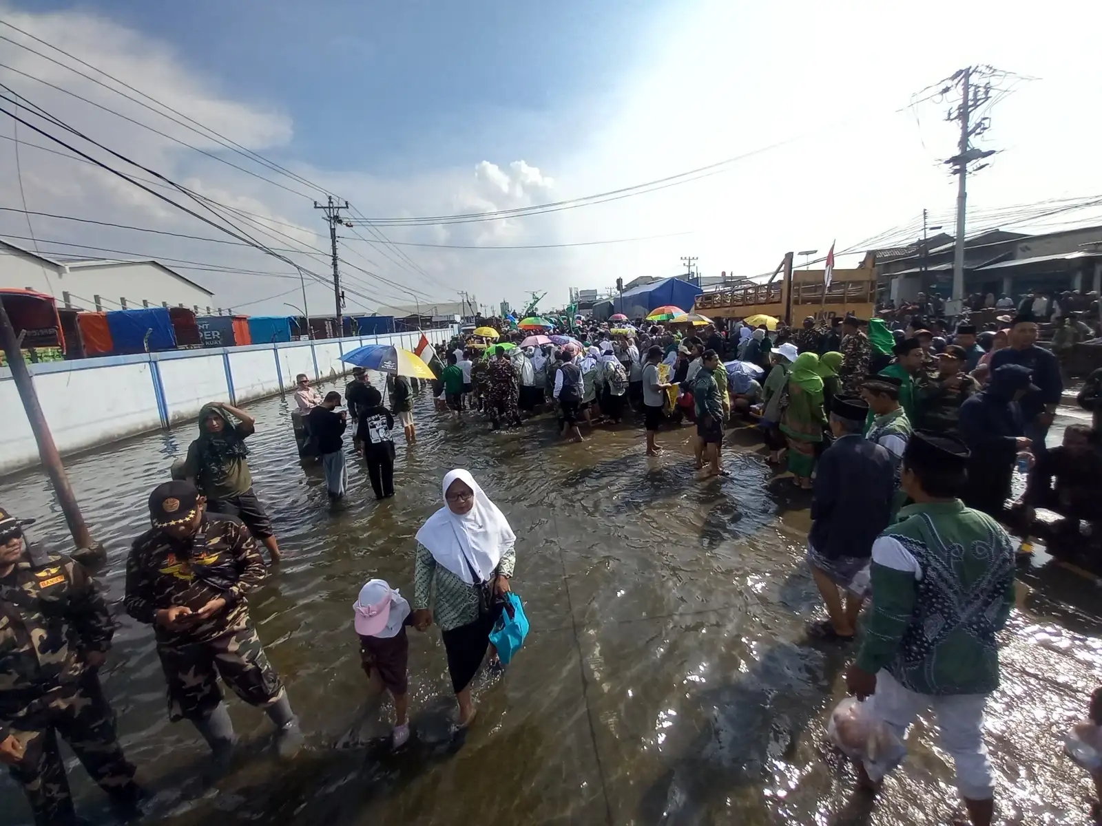 Banjir RobTak Tertangani, Ribuan Warga Nahdliyin di Demak Gelar Selawat Bersama