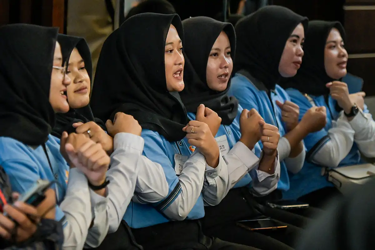 P2MI dan Kadin Lepas Ribuan Pekerja Migran ke 8 Negara