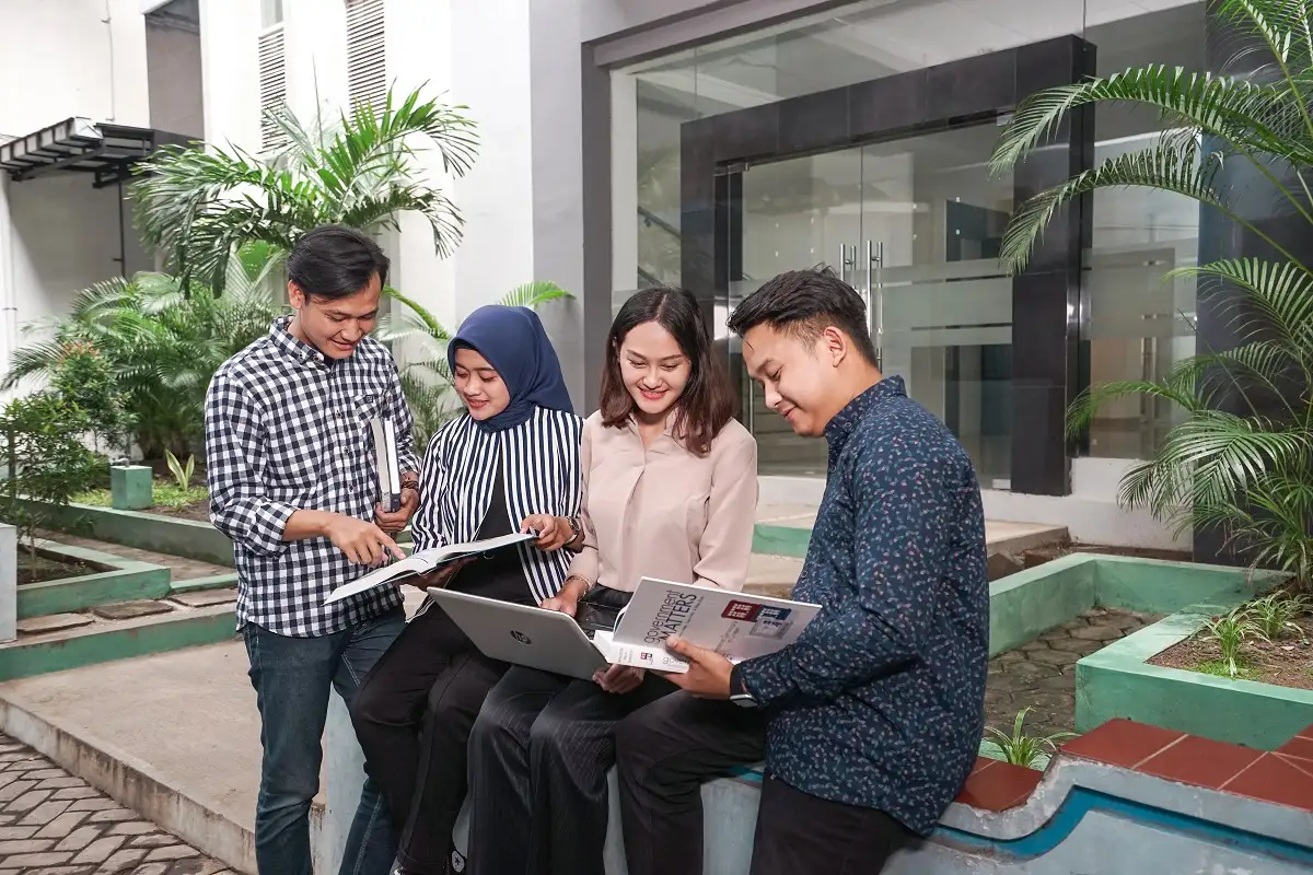 Kuliah Sambil Kerja, Pilihan Tepat Buat Kamu yang Susah Bagi-bagi Waktu